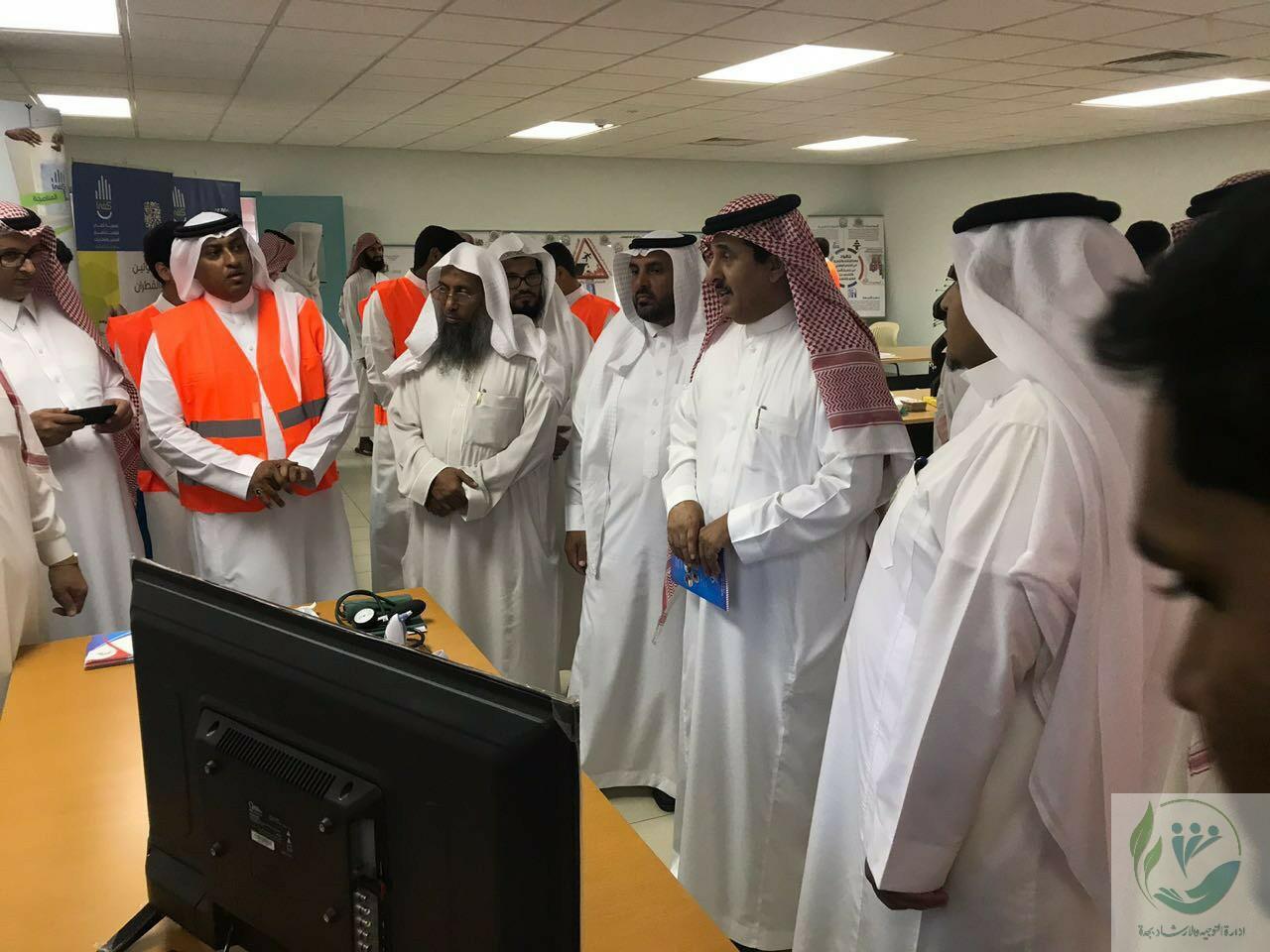 مدير ادارة التوجيه والارشاد بجدة يفتتح معرض التوعية بأضرار التدخين والمخدرات